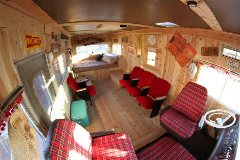 1972 WINNEBAGO CUSTOM RV - Engine - 161483