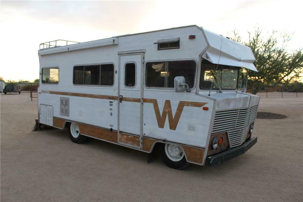 1972 WINNEBAGO CUSTOM RV - Front 3/4 - 161483
