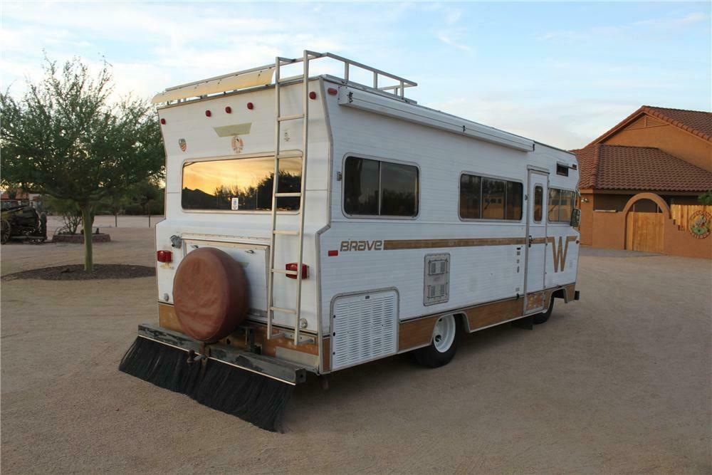 1972 WINNEBAGO CUSTOM RV - Rear 3/4 - 161483