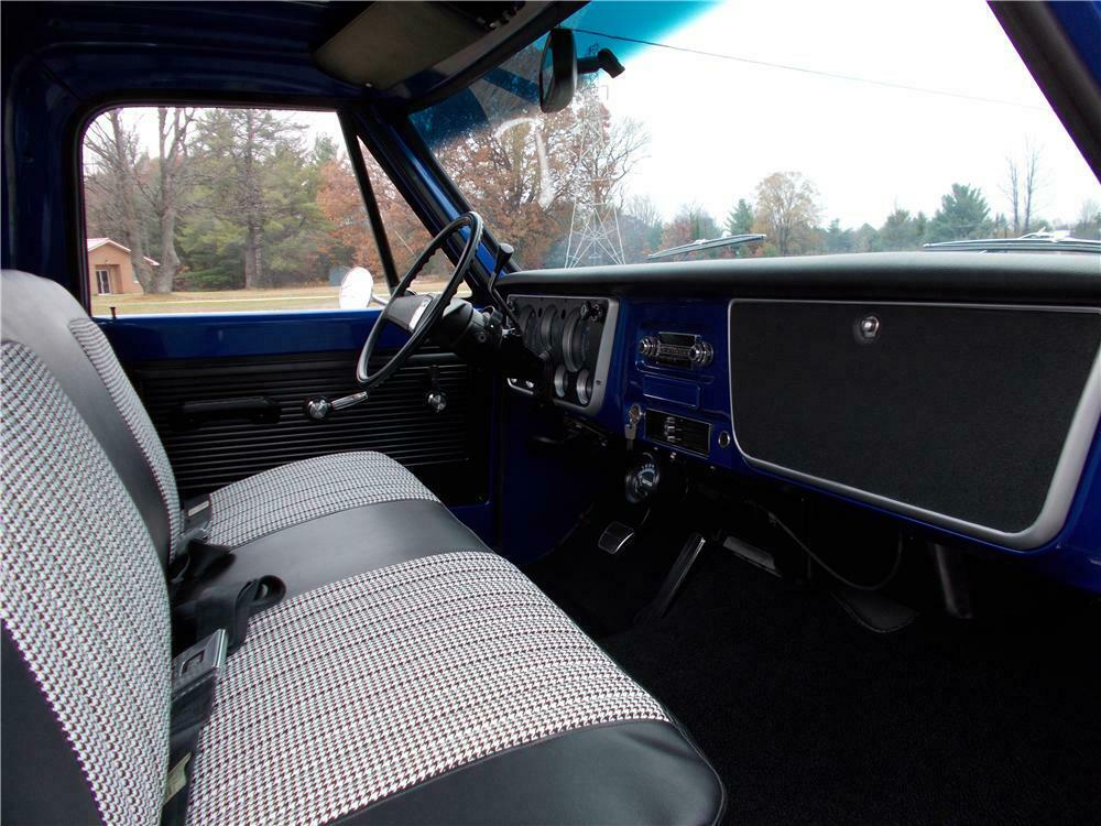 1967 CHEVROLET C-10 PICKUP - Interior - 161514