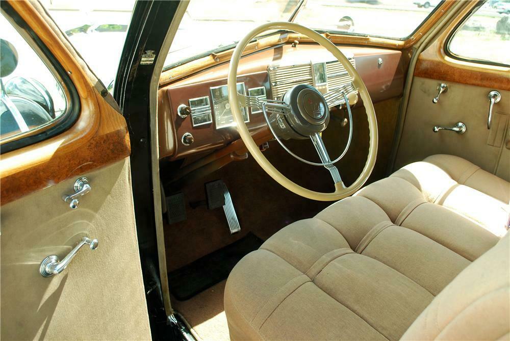 1938 CADILLAC V16 SEDAN - Interior - 161558