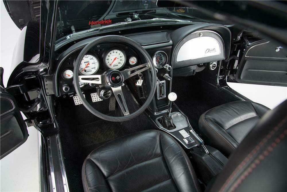 1967 CHEVROLET CORVETTE CUSTOM 2 DOOR COUPE - Interior - 161603