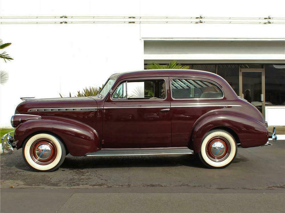 1940 CHEVROLET SPECIAL DELUXE 2 DOOR TOWN SEDAN - Side Profile - 161652
