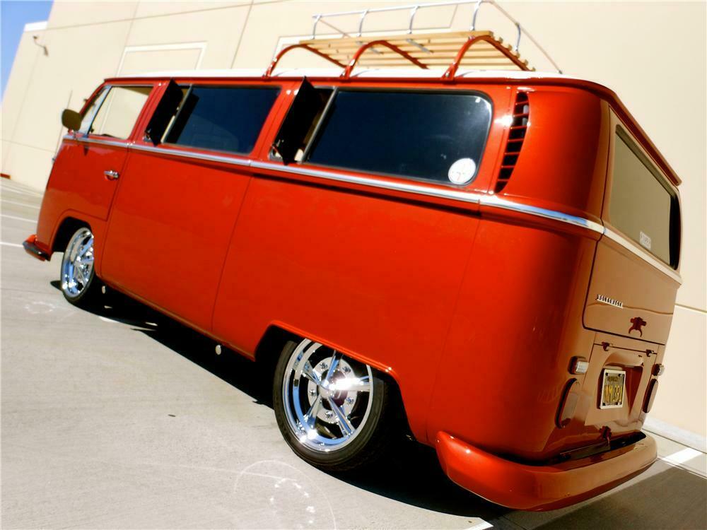 1968 VOLKSWAGEN BAY WINDOW CUSTOM BUS - Rear 3/4 - 161702