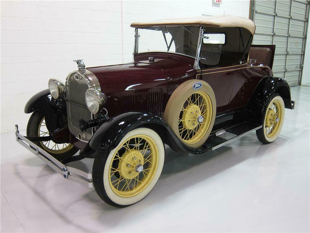 1928 FORD MODEL A ROADSTER - Front 3/4 - 161814