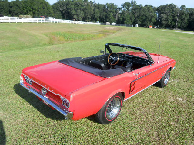 1967 FORD MUSTANG CONVERTIBLE - Rear 3/4 - 161920