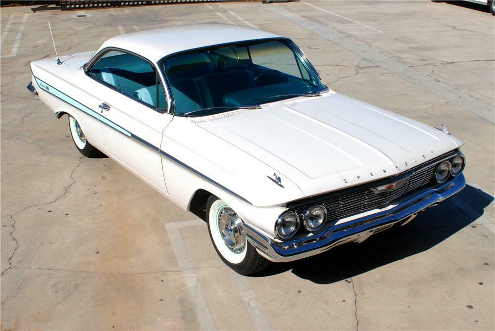 1961 CHEVROLET IMPALA 2 DOOR BUBBLE TOP - Front 3/4 - 162050