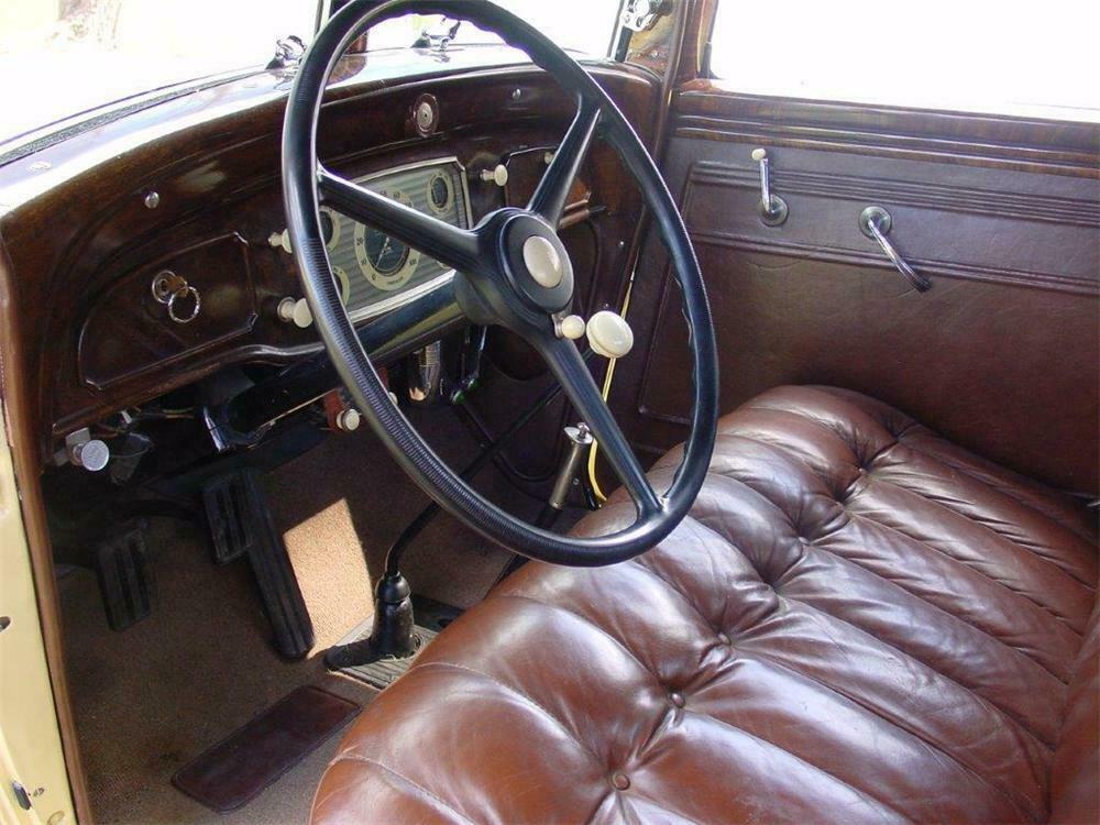 1933 CHRYSLER ROYAL 2 DOOR COUPE - Interior - 162230