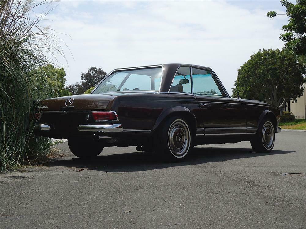 1969 MERCEDES-BENZ 280SL CONVERTIBLE - Rear 3/4 - 162302