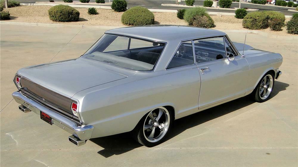 Chevelle 1964 and girls