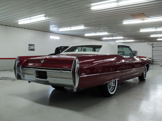 1968 CADILLAC DE VILLE CONVERTIBLE - Rear 3/4 - 170387