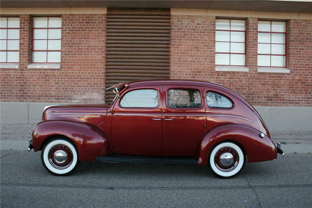1939 FORD DELUXE 4 DOOR SEDAN - Side Profile - 174478