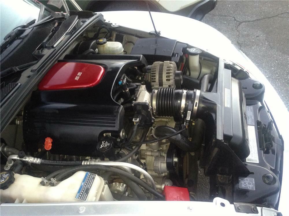 2004 CHEVROLET SSR LIMITED EDITION NOSTALGIA PICKUP - Engine - 175169