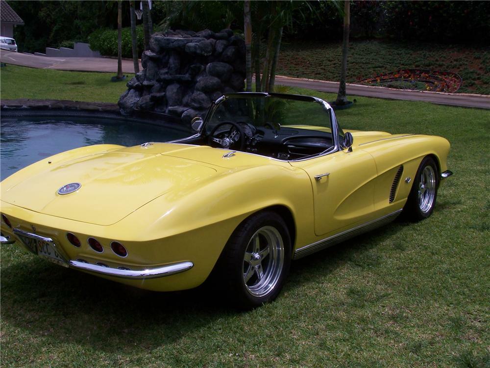 1962 CHEVROLET CORVETTE CUSTOM CONVERTIBLE - Rear 3/4 - 176905