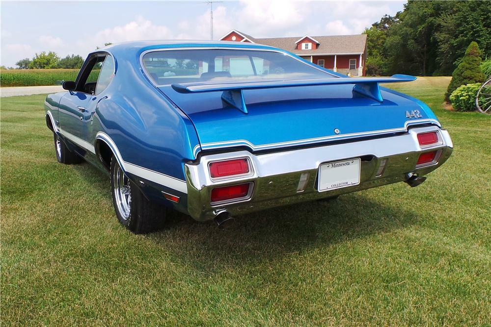 1971 OLDSMOBILE CUTLASS 442 2 DOOR HARDTOP - Rear 3/4 - 177033