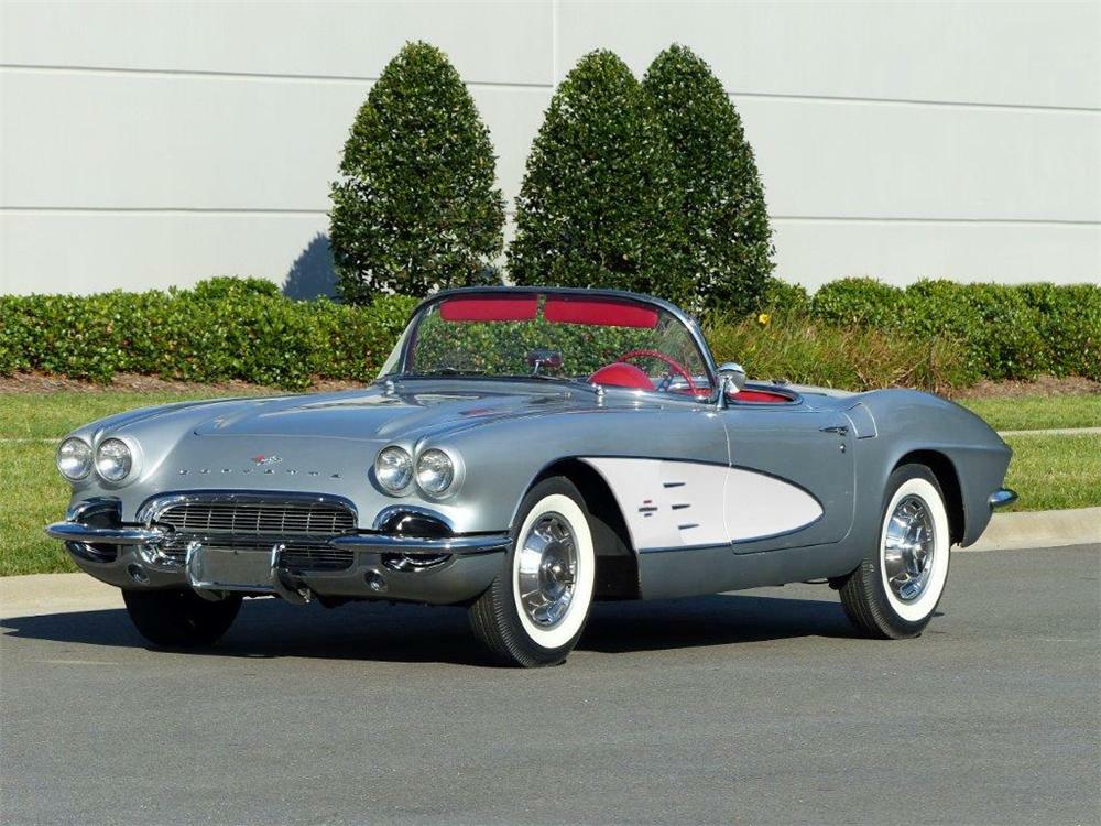 1961 CHEVROLET CORVETTE CONVERTIBLE - Front 3/4 - 177446