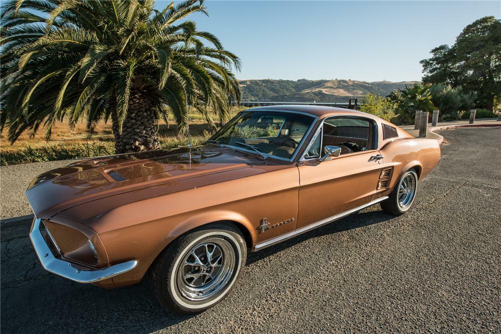 1967 FORD MUSTANG FASTBACK - Front 3/4 - 177680
