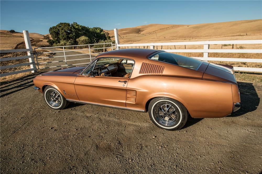 1967 FORD MUSTANG FASTBACK - Rear 3/4 - 177680