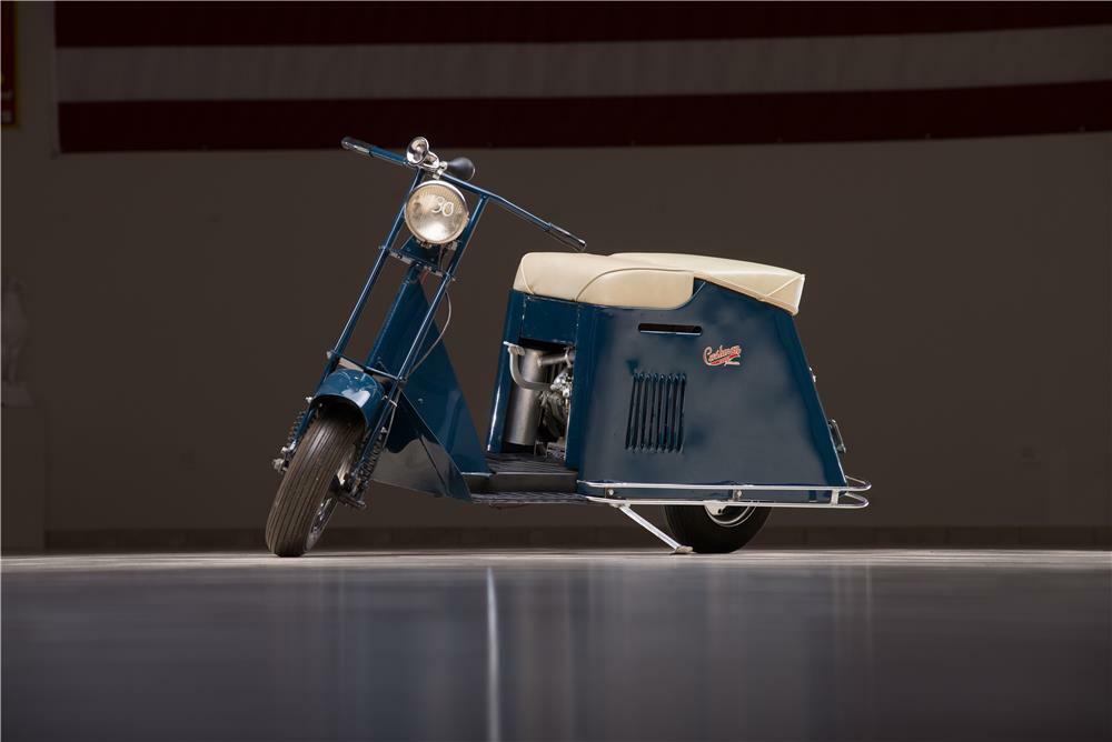 Cushman Pacemaker 1947 CUSHMAN PACEMAKER SCOOTER - Front 3/4 - 178594
