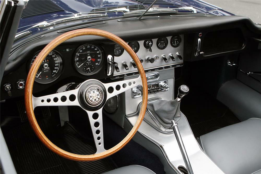 1961 JAGUAR XKE ROADSTER - Interior - 178684