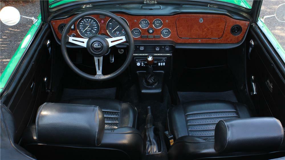 1976 TRIUMPH TR-6 ROADSTER - Interior - 178712