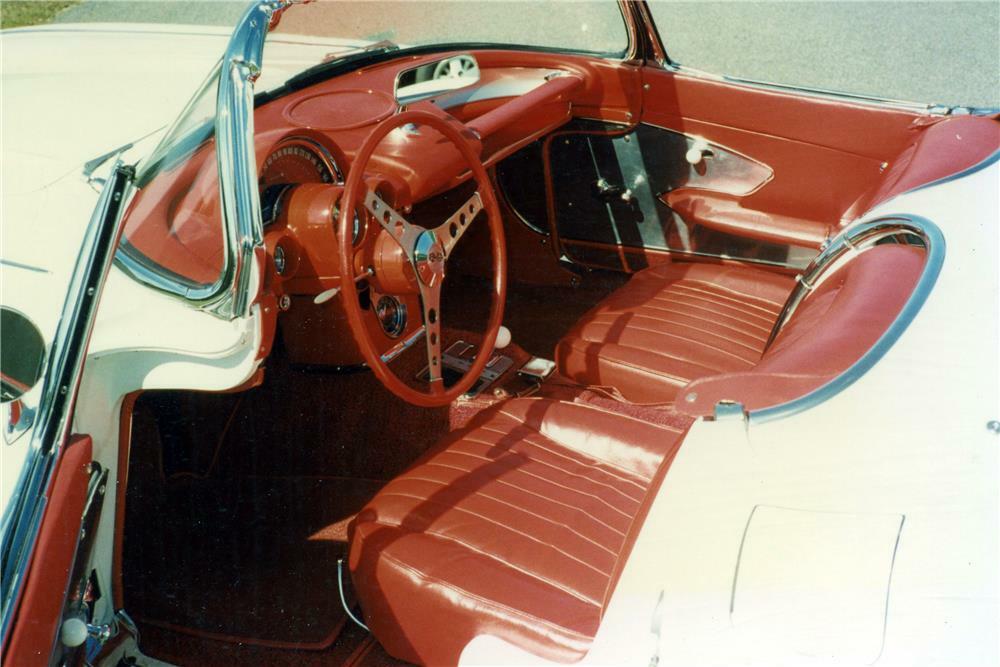 1960 CHEVROLET CORVETTE CONVERTIBLE - Interior - 179931