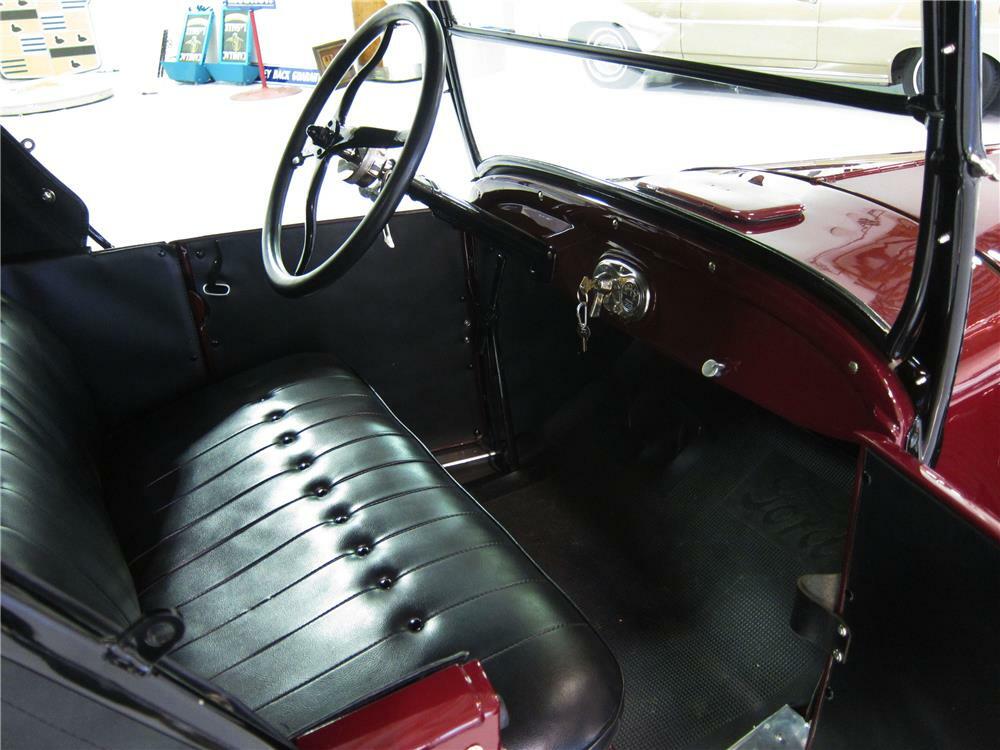 1926 FORD MODEL T ROADSTER - Interior - 180029