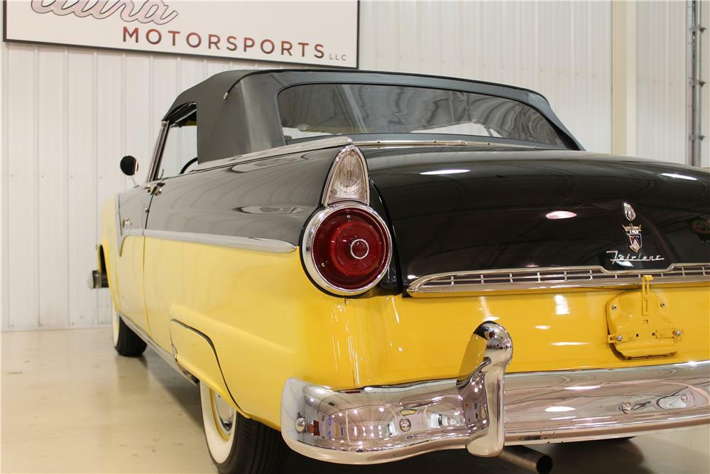 1955 FORD FAIRLANE SUNLINER CONVERTIBLE - Rear 3/4 - 180749