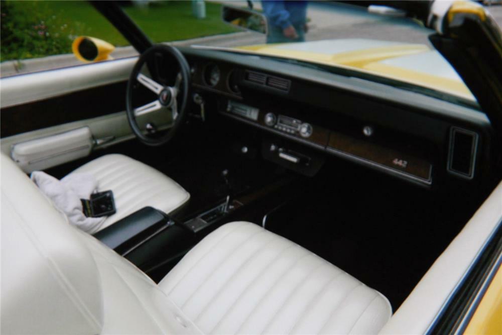 1970 OLDSMOBILE CUTLASS SUPREME CONVERTIBLE - Interior - 180981