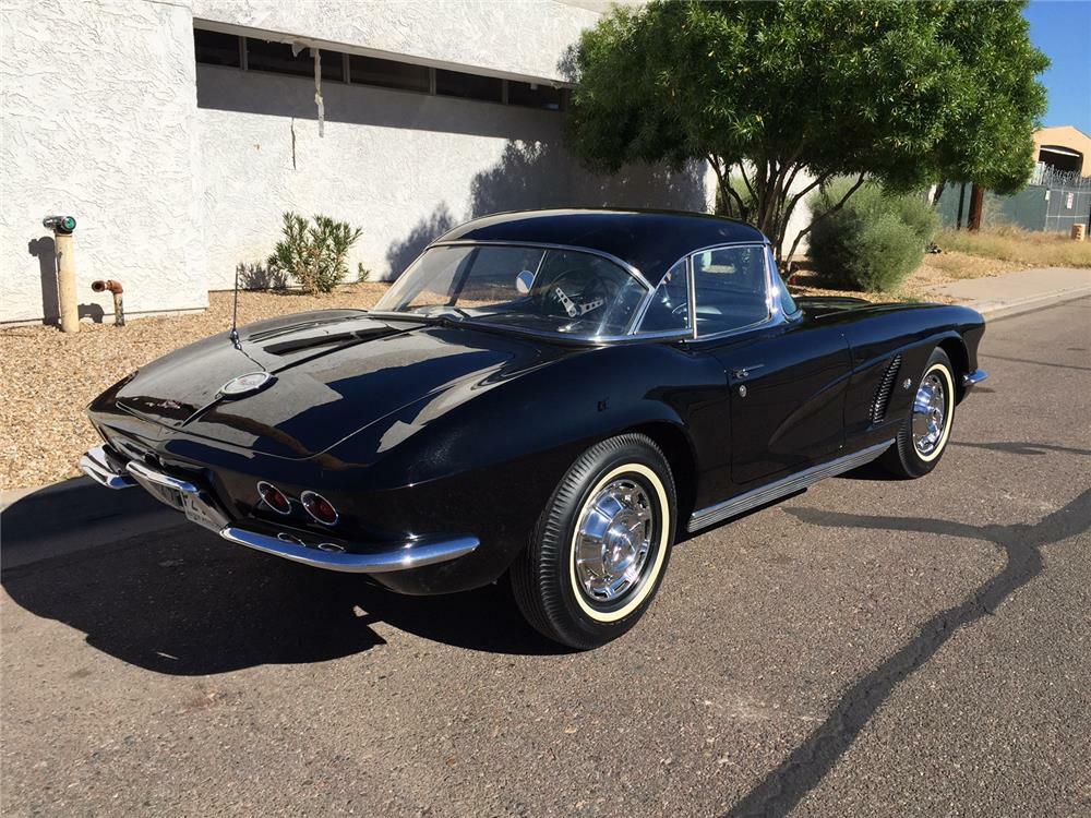 1962 CHEVROLET CORVETTE CONVERTIBLE - Rear 3/4 - 181122
