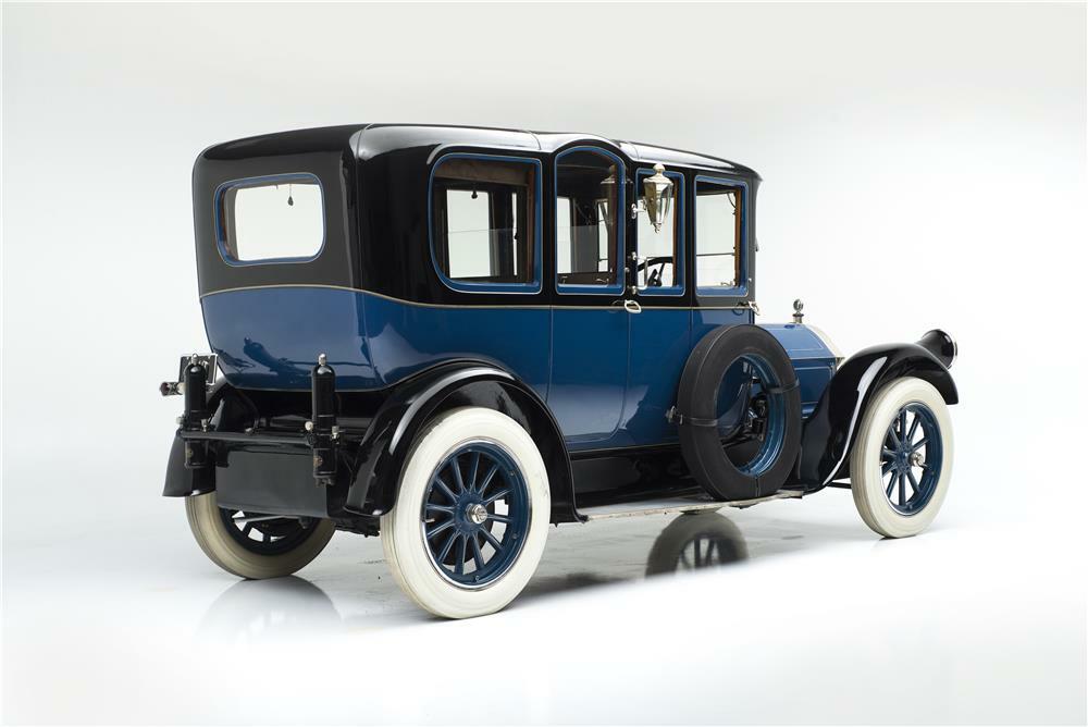 1919 PIERCE-ARROW MODEL 51 LIMOUSINE - Rear 3/4 - 181224