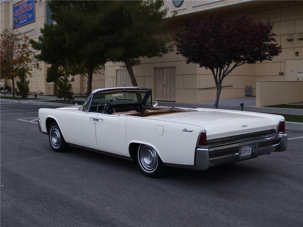 1964 LINCOLN CONTINENTAL CONVERTIBLE - Rear 3/4 - 181724