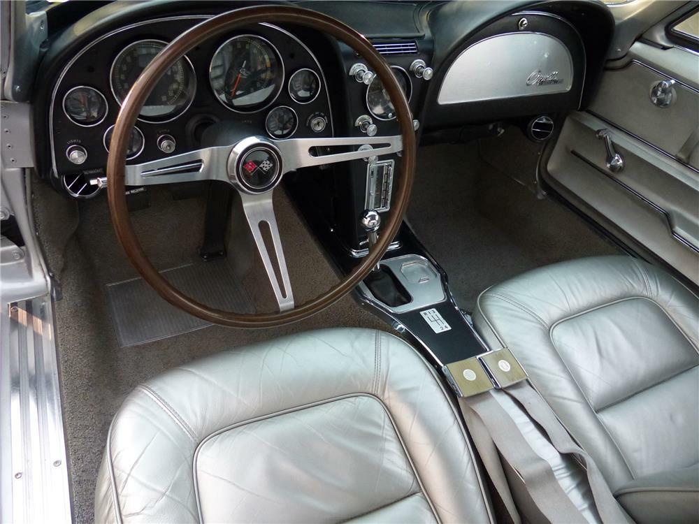 1965 CHEVROLET CORVETTE - Interior - 182259