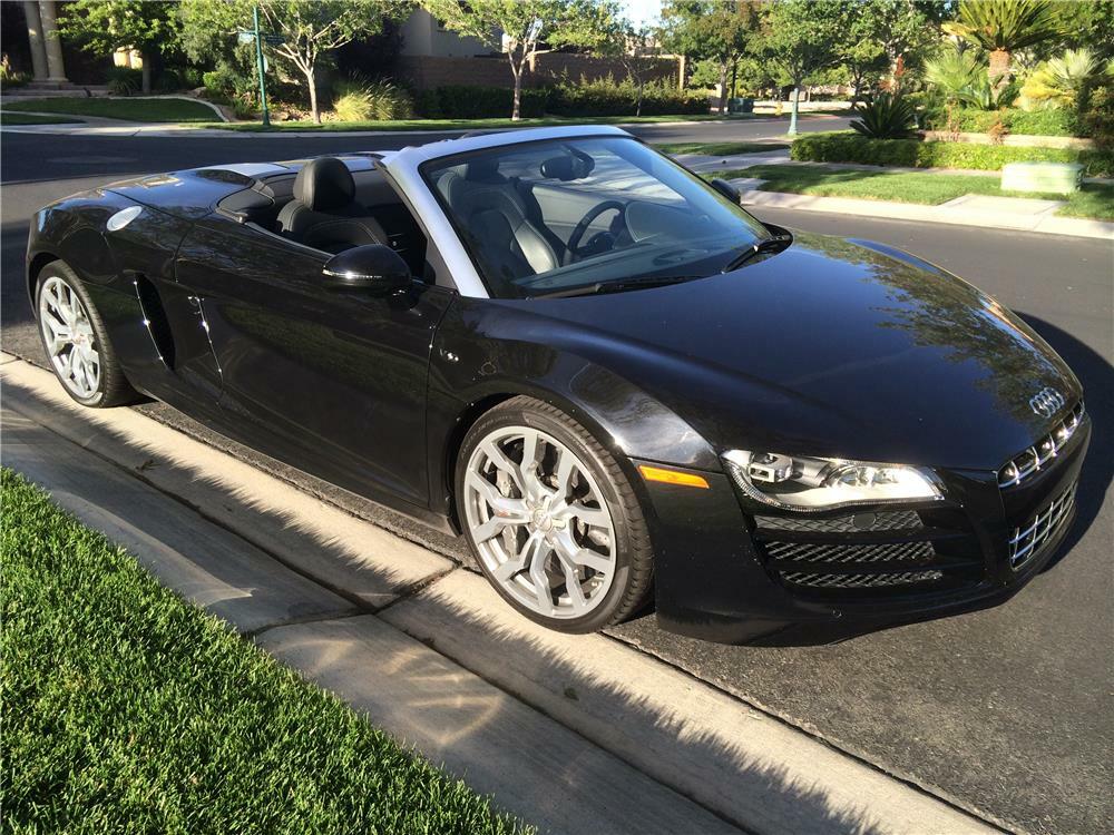 2011 AUDI R8 QUATTRO CONVERTIBLE - Front 3/4 - 182410