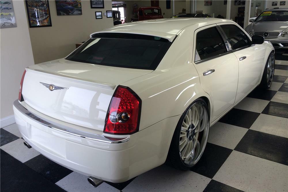 2006 CHRYSLER 300C SEDAN - Rear 3/4 - 184004
