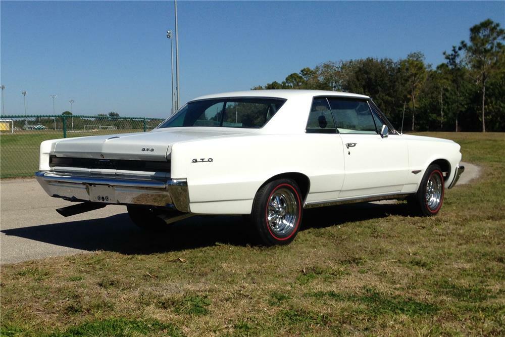 1964 PONTIAC GTO - Rear 3/4 - 184013
