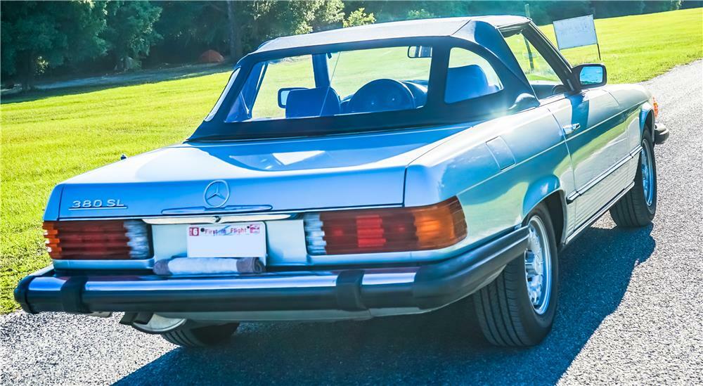 1985 MERCEDES-BENZ 380SL CONVERTIBLE - Rear 3/4 - 184628