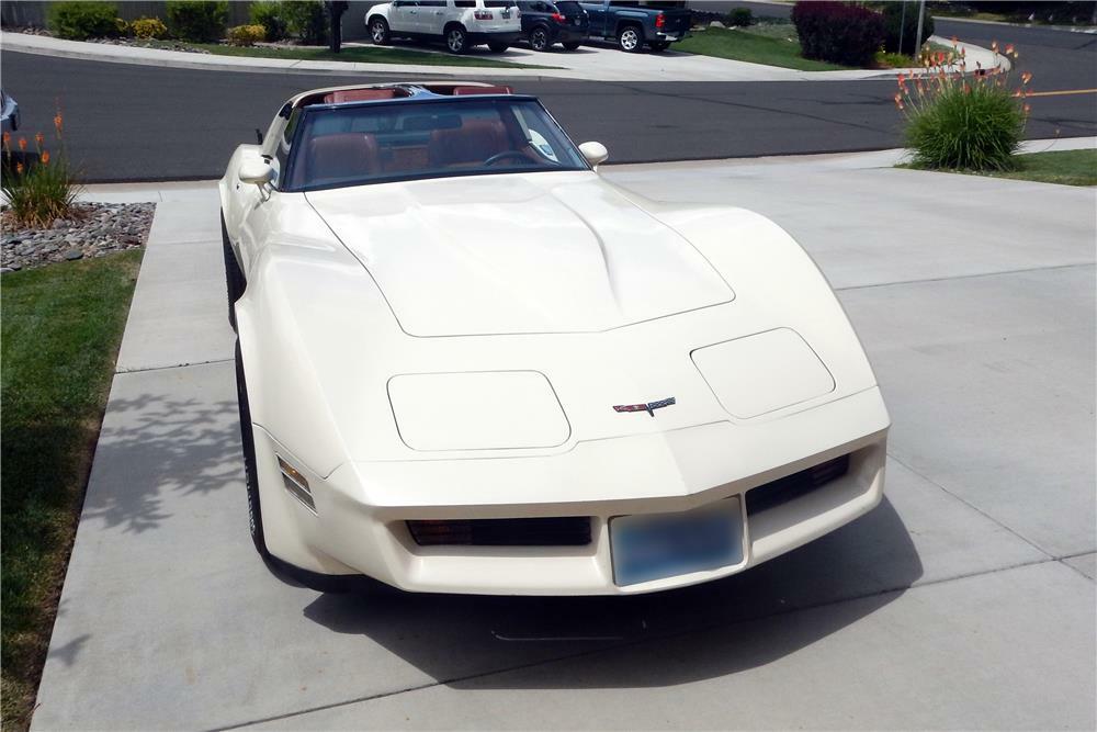 1981 CHEVROLET CORVETTE T-TOP - Front 3/4 - 185694