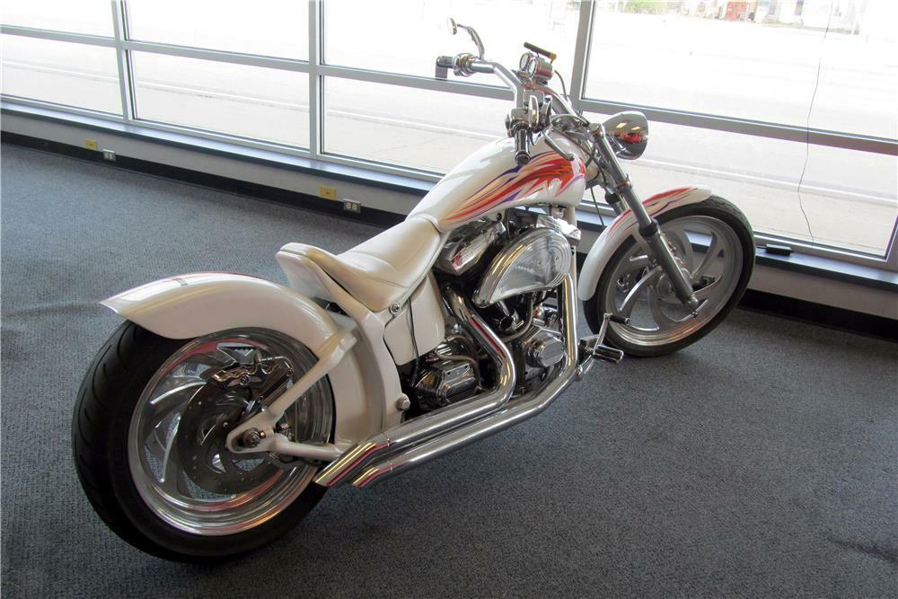 1998 HARLEY-DAVIDSON SOFTAIL CUSTOM MOTORCYCLE - Rear 3/4 - 185748