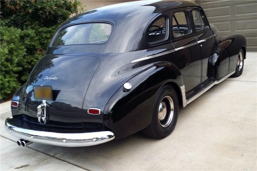 1946 CHEVROLET 4-DOOR SEDAN - Rear 3/4 - 185819