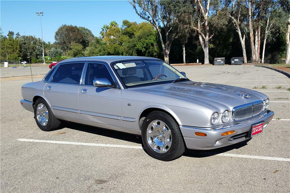 2001 JAGUAR XJ8 SEDAN - Front 3/4 - 186437