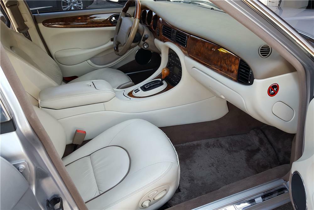 2001 JAGUAR XJ8 SEDAN - Interior - 186437