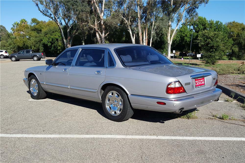 2001 JAGUAR XJ8 SEDAN - Rear 3/4 - 186437