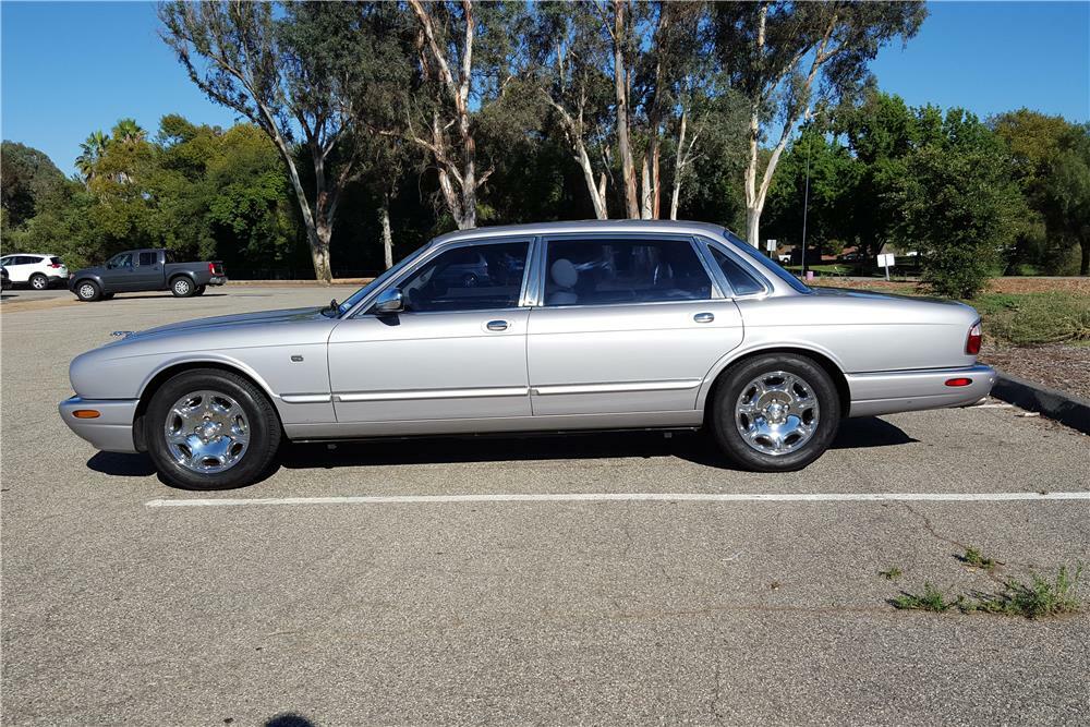 2001 JAGUAR XJ8 SEDAN - Side Profile - 186437