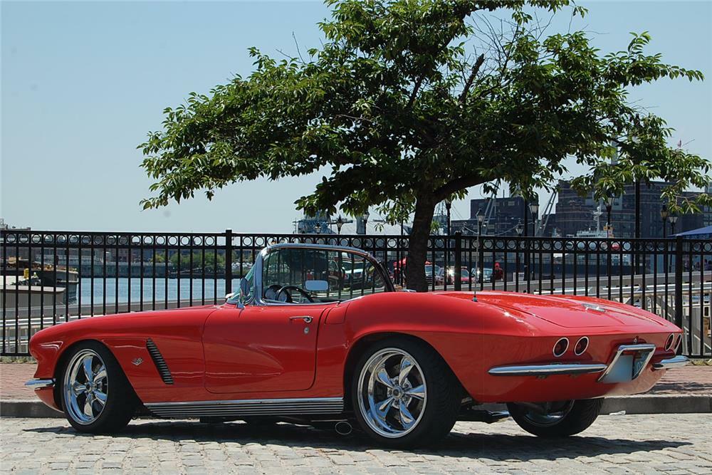 1962 CHEVROLET CORVETTE CUSTOM CONVERTIBLE - Rear 3/4 - 186481