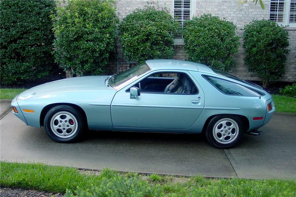1982 PORSCHE 928 - Side Profile - 187011