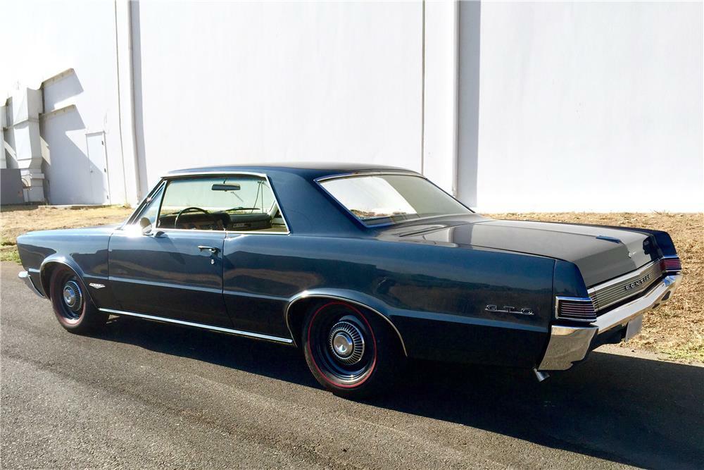1965 PONTIAC GTO - Front 3/4 - 187056