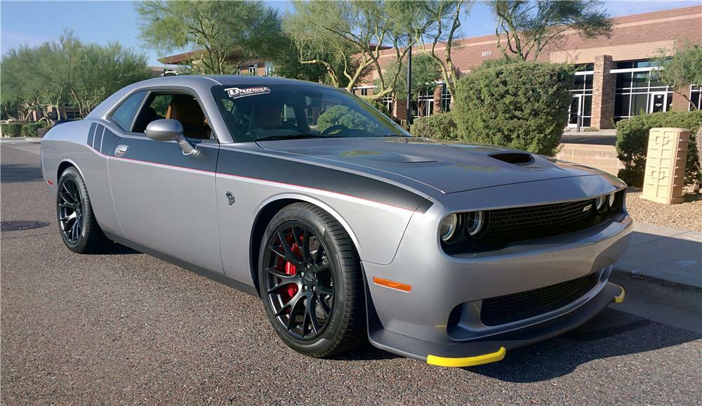 2015 DODGE CHALLENGER HELLCAT - Front 3/4 - 187247