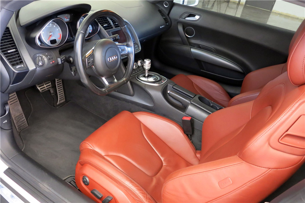 2008 AUDI R8 - Interior - 187992