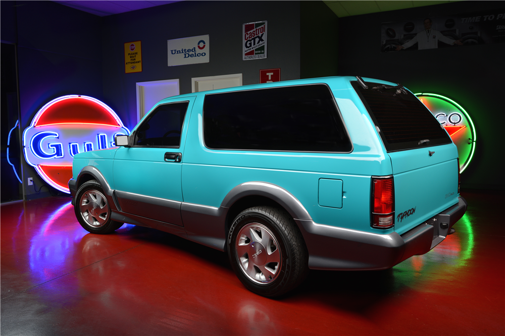 1992 GMC TYPHOON SUV - Rear 3/4 - 188079